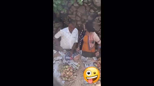 Viral): ð±ð¤Gurgaon Aunty Secretly Recorded While Giving Handjob To Banana Vendor poster